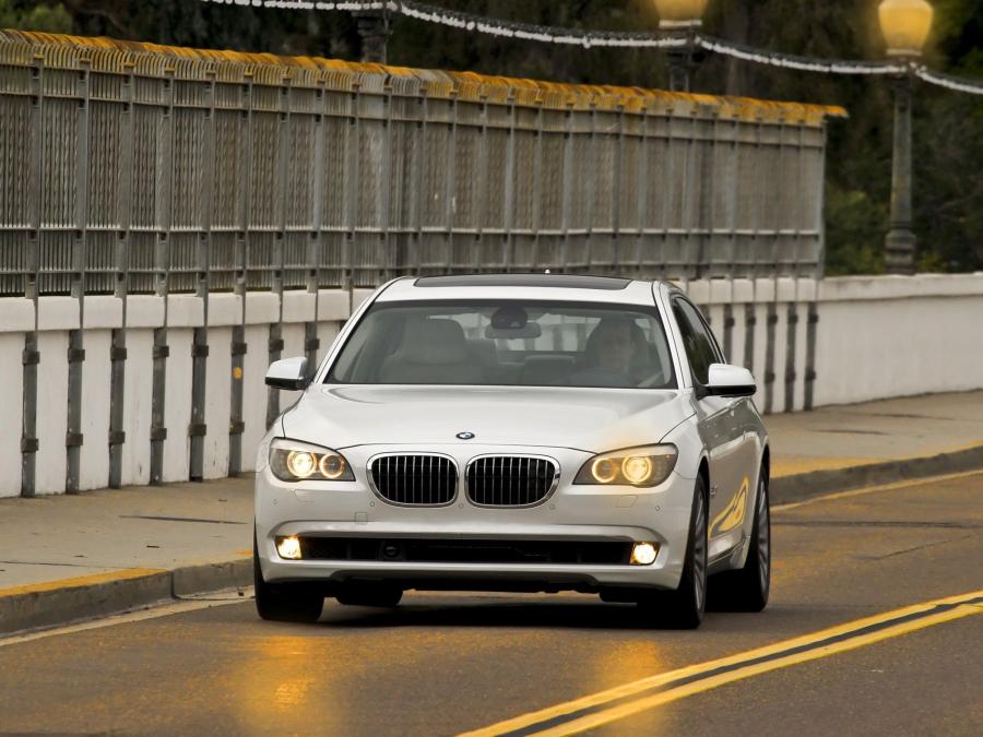  BMW 750Li 2008 года  (US) (фото 2 из 16)